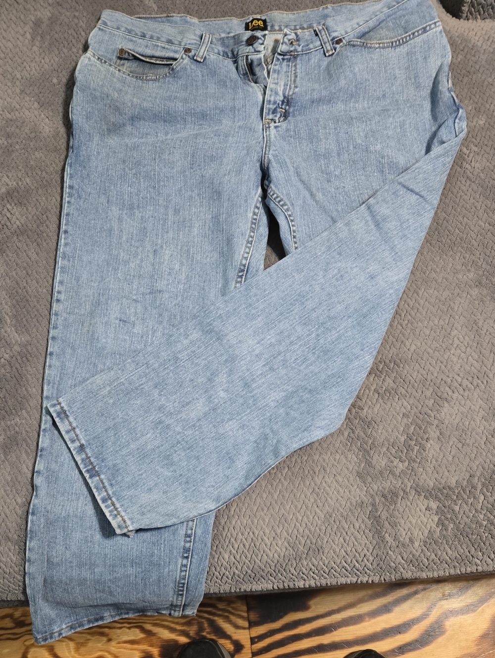 Lee Men’s Light Wash Straight Leg Jeans